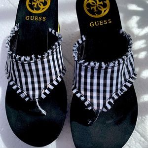 GUESS sandal